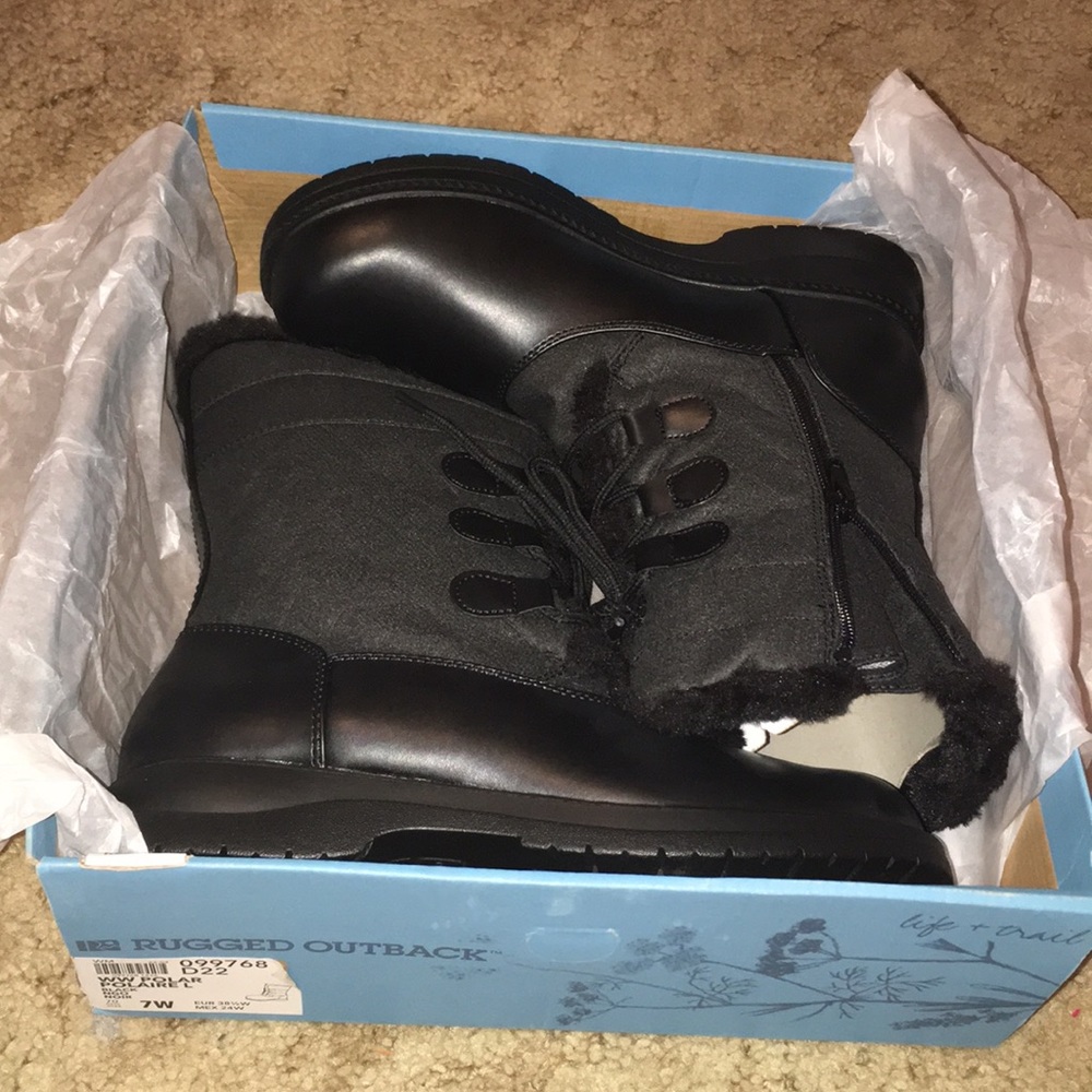 Brand New Rugged Outback Boots - Women’s Size 7